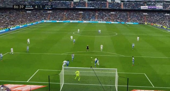 Ronaldo chảy máu đầm đìa trên mặt sau pha ghi bàn